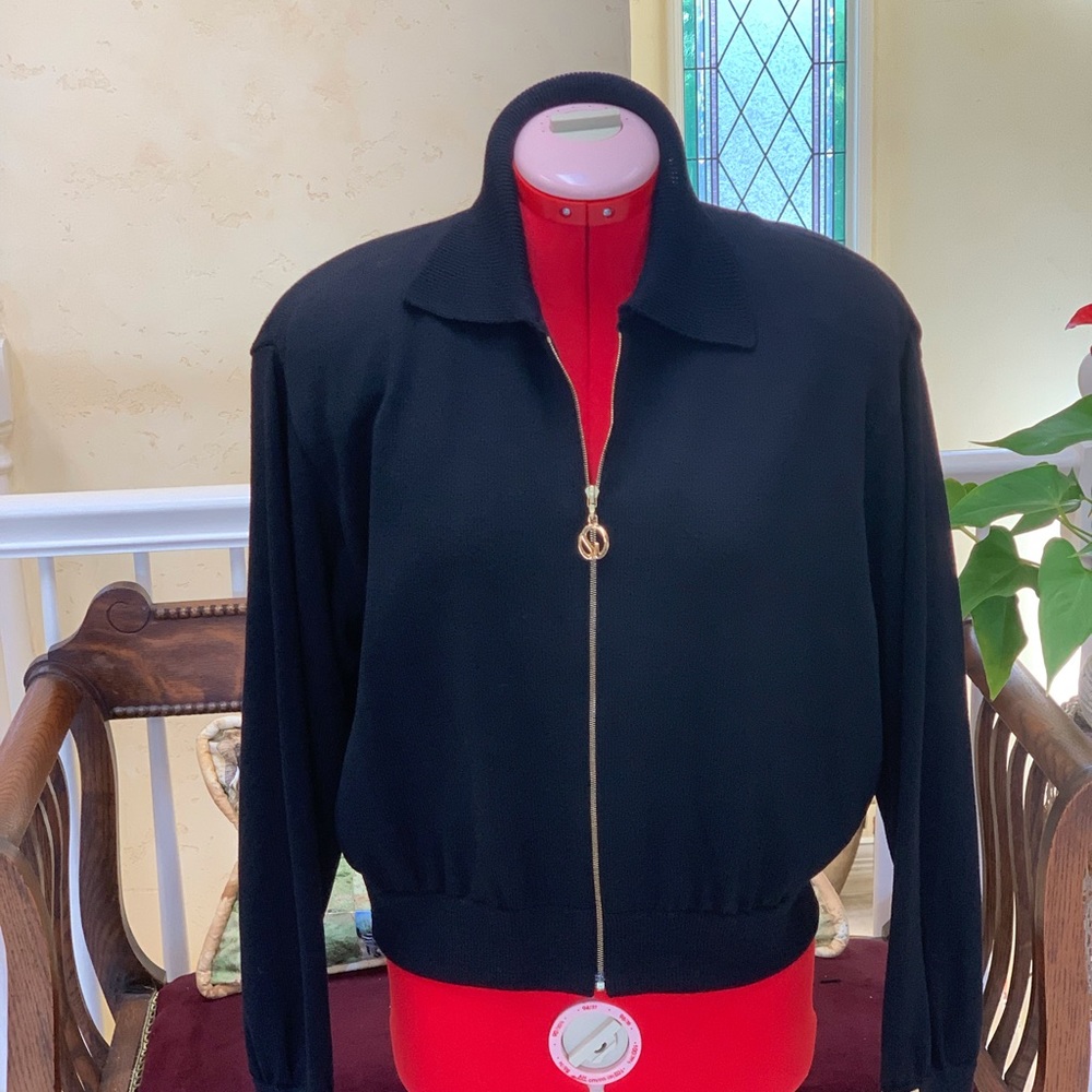 St John sweater jacket-like new.
